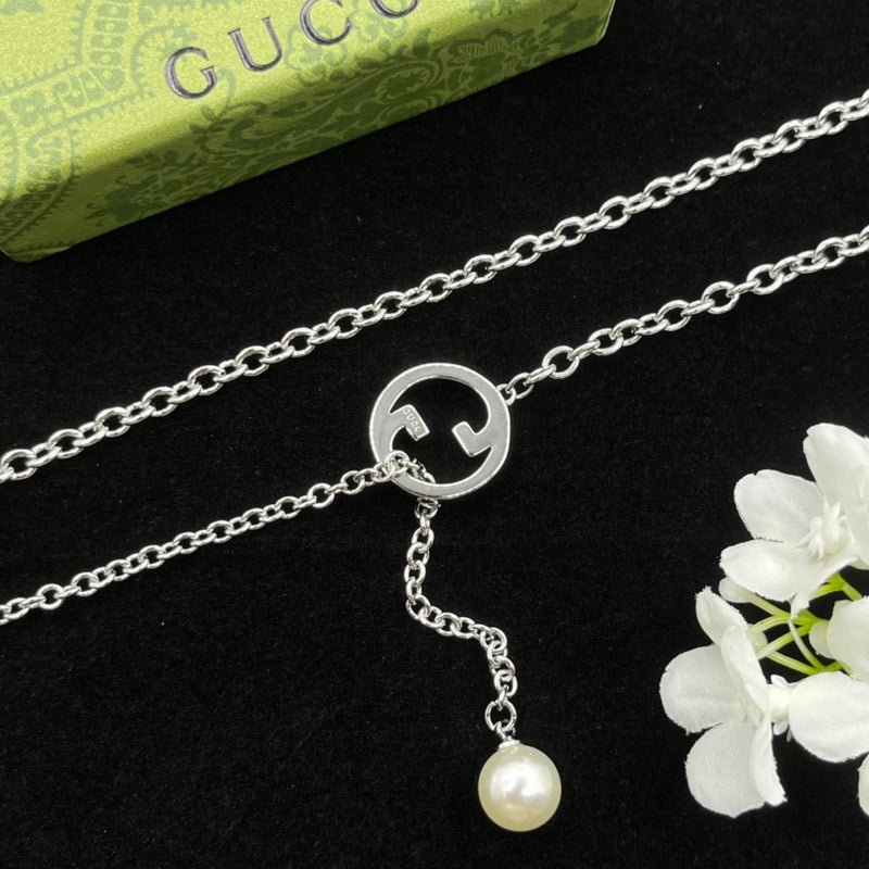 GUCCI Two-Tone Pearl Circle Pendant Necklace - Image 4