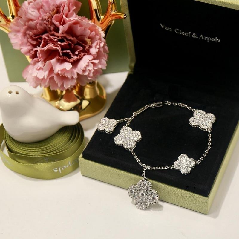 VCA 5 Motifs Full Diamond Bracelet 3 Tone - Image 4