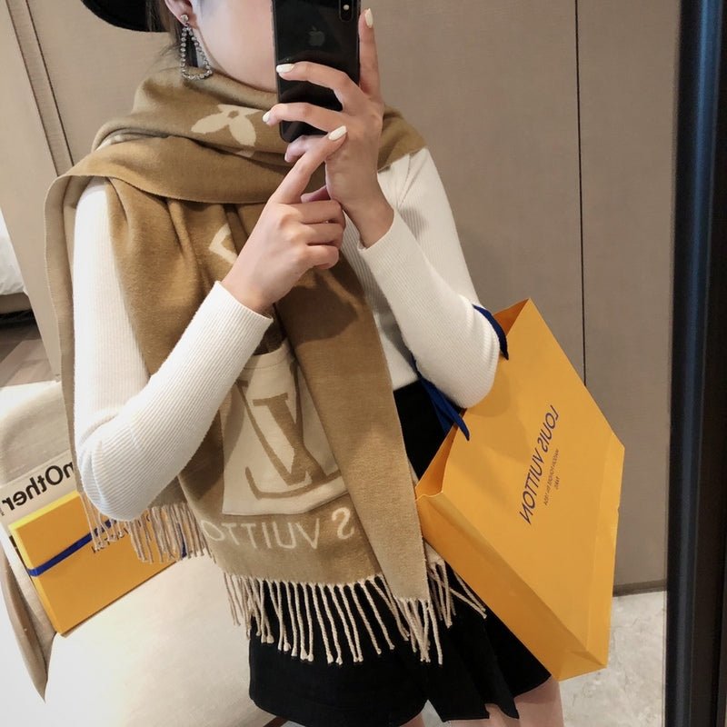 LV Black White Reversible Giant Monogram Shawl - Image 24
