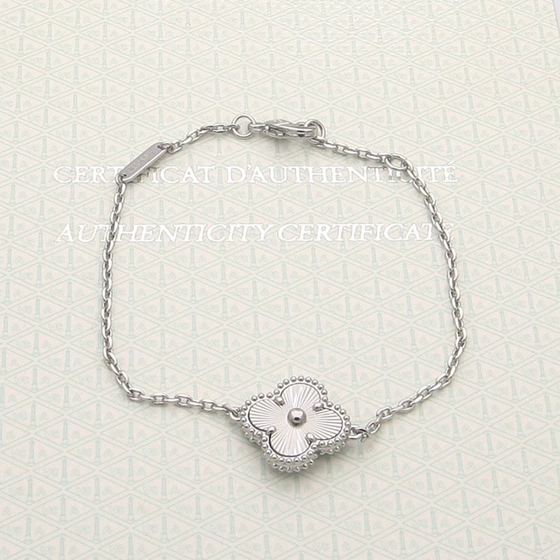 Single Gold Four-Leaf Clover Bracelet - Image 3