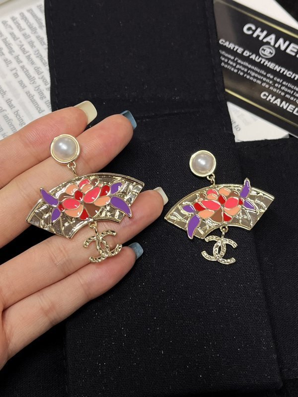 Chanel Floral Fan Enamel Rhinestone - Image 3