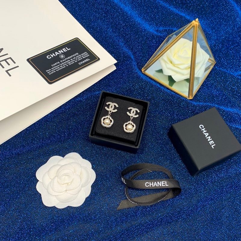 Chanel Silver Crystal Pearl Flower - Image 4