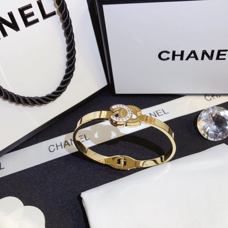 Chanel Textured Gold Interlocking CC - Image 7