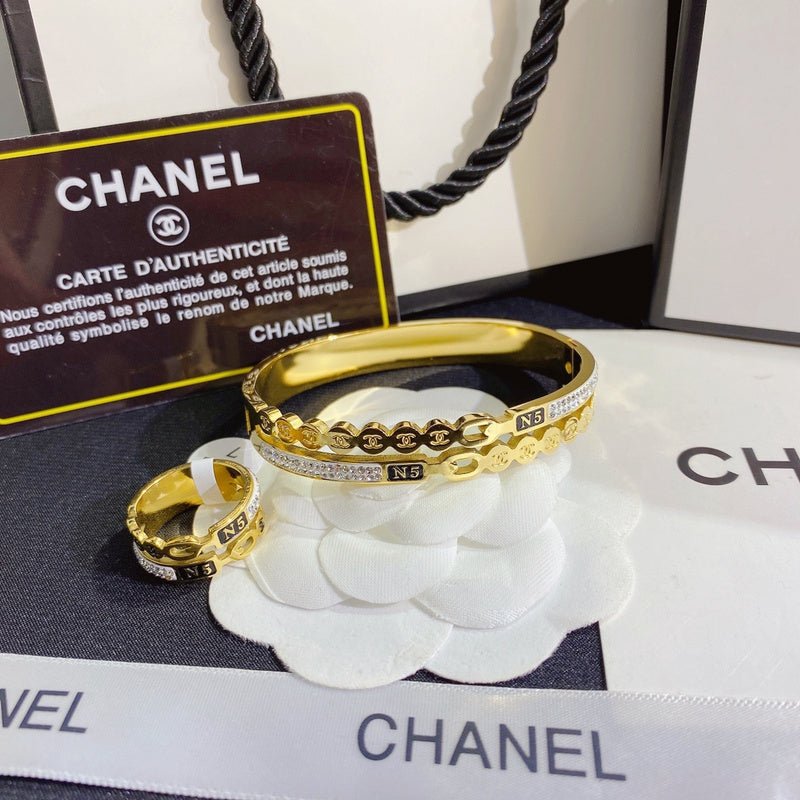 Alternative view of Chanel No.5 & Crystal Ring