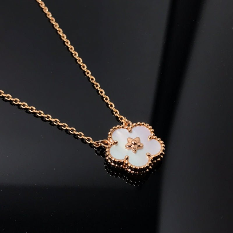 White Shell Single Clover Gold Necklace