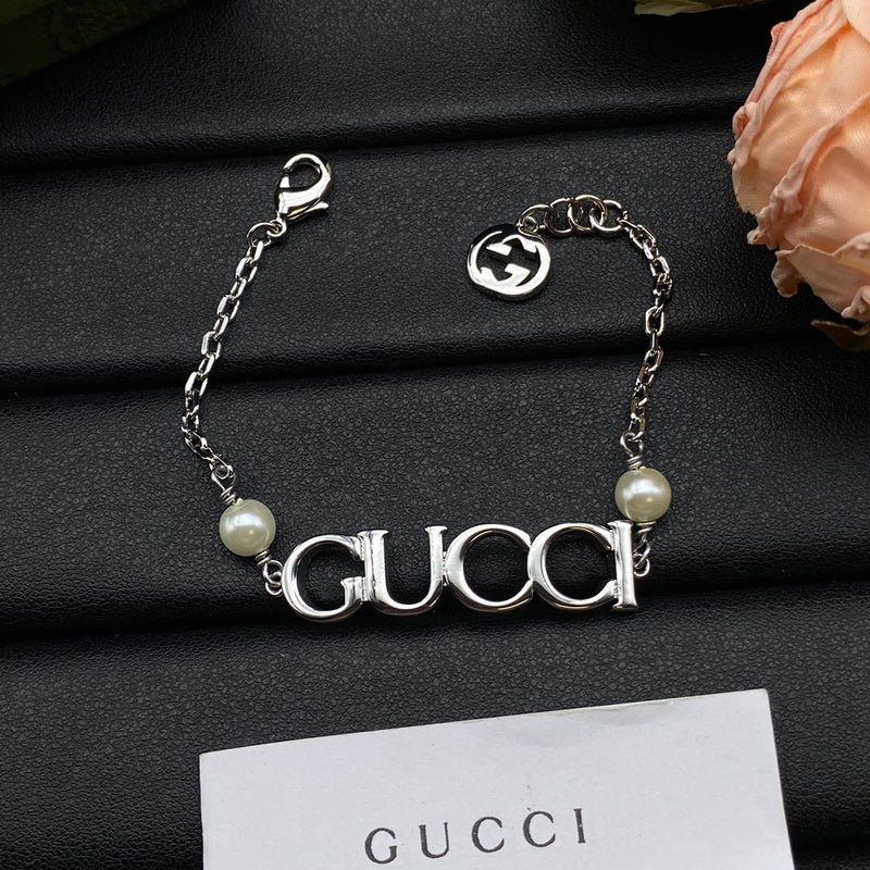 GUCCI Letter Pearl Chain Bracelet Pair - Image 7
