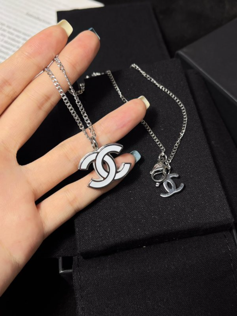 Chanel Leather Woven Star CC Choker - Image 3