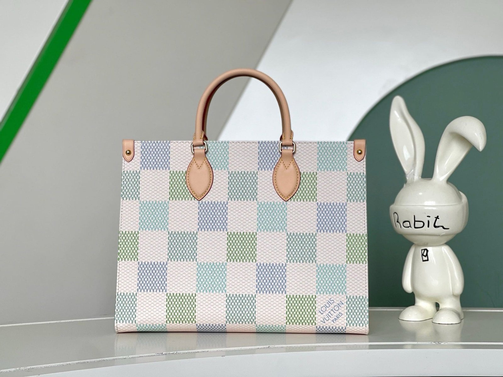 Alternative view of Louis Vuitton OnTheGo MM Damier Canvas