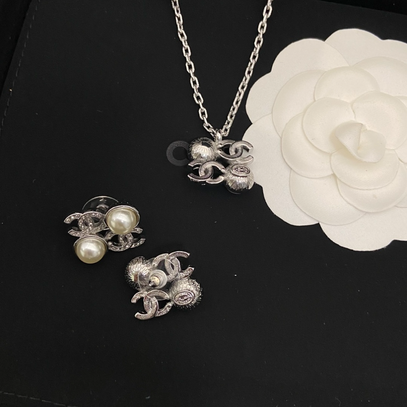 Alternative view of Chanel Pearl Double C Two-Piece Jewelry Set