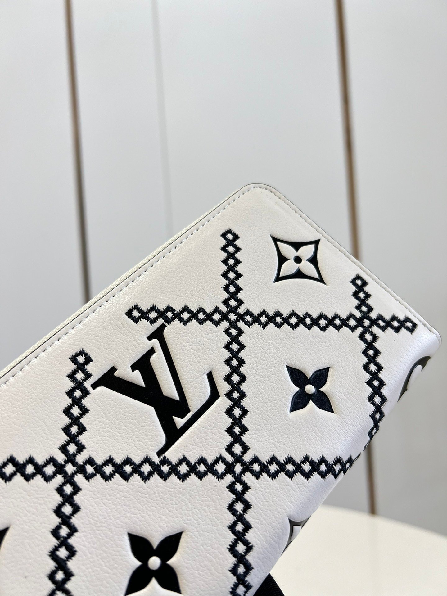 LOUIS VUITTON ZIPPY WALLET BEIGE M81138 - Image 3