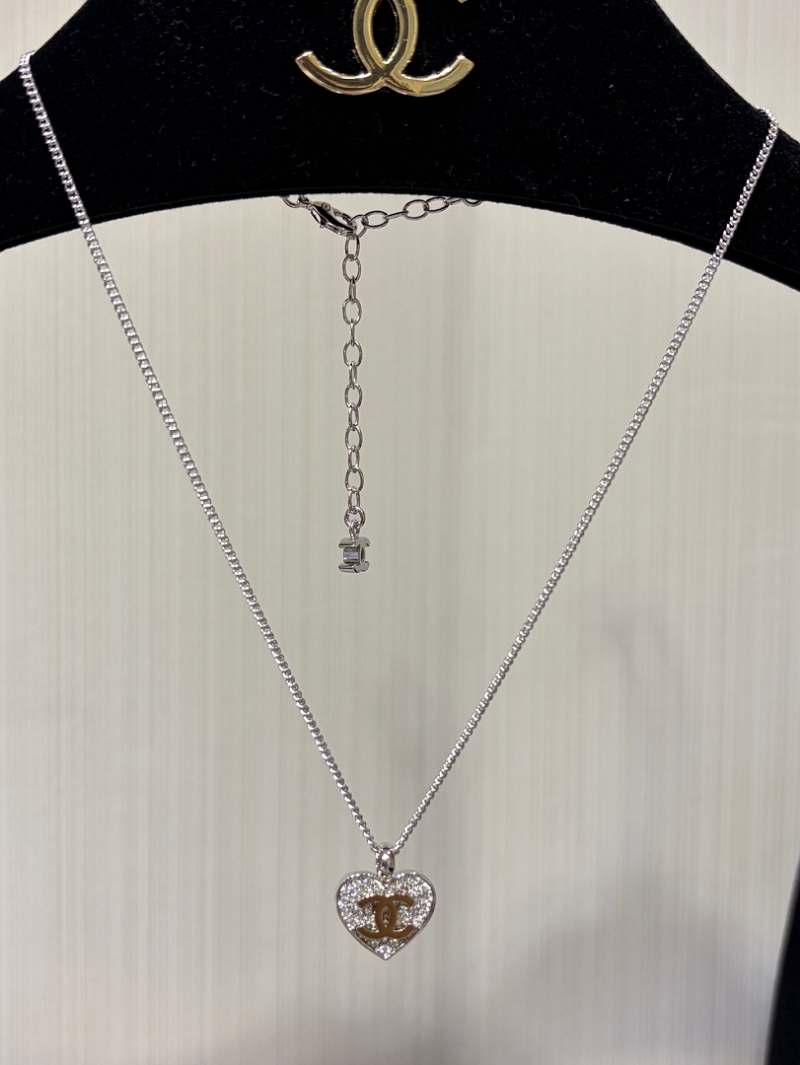 Chanel Silver Crystal Heart CC Jewelry Set - Image 7