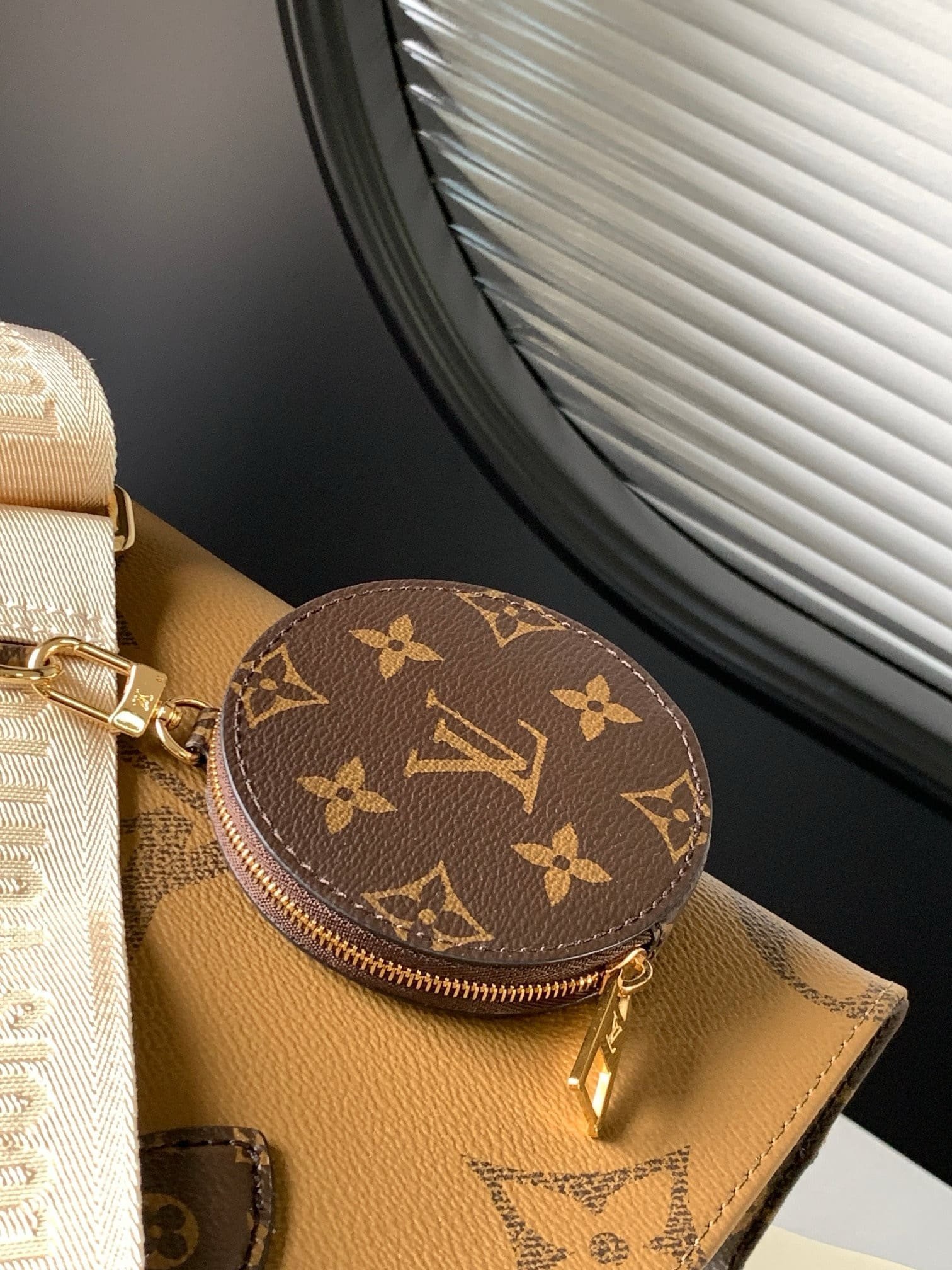 Louis Vuitton OnTheGo PM Reverse - Image 8