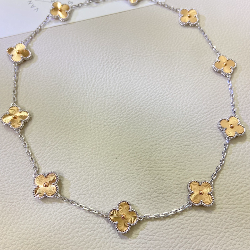 VCA Laser Separation 10 Two-Tone Clover Necklace