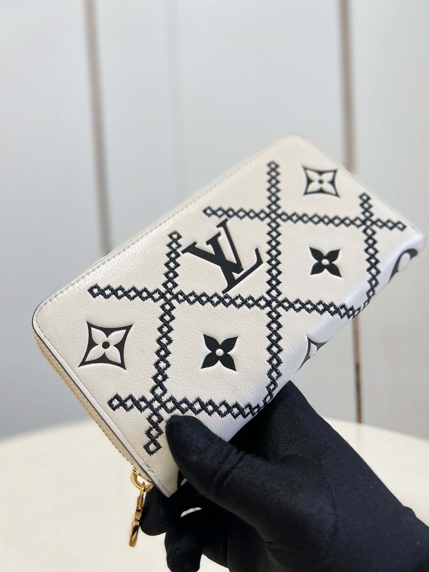 Alternative view of LOUIS VUITTON ZIPPY WALLET BEIGE M81138