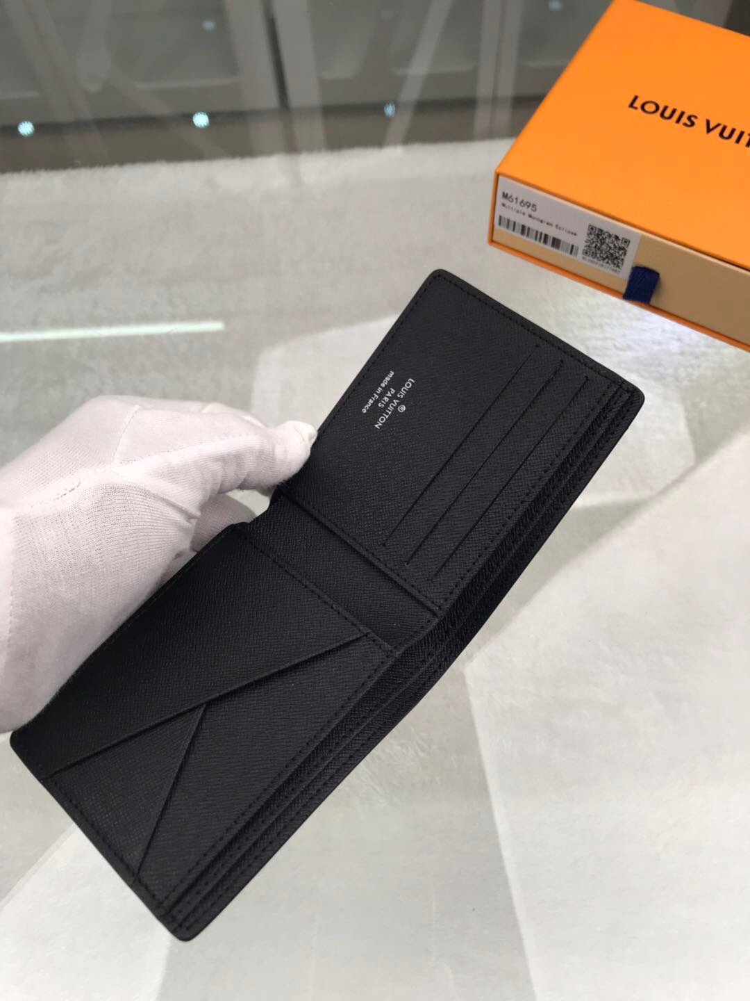 LV Eclipse Bifold Wallet - Image 4