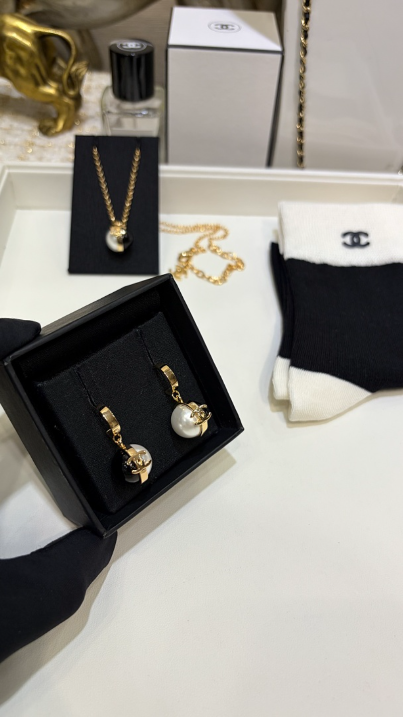 Chanel Two-Tone Pearl Hoop Drop Earrings - Image 5
