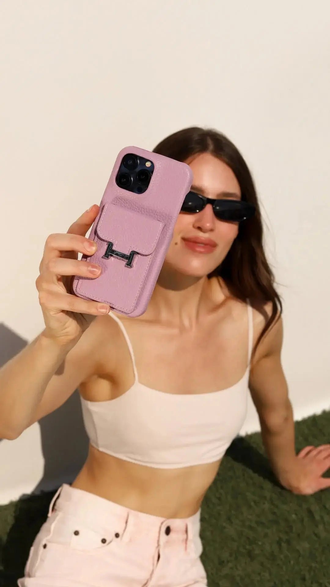 Alternative view of Le Lilas Herm??s iPhone 17 Pro Max Case with Cardholder