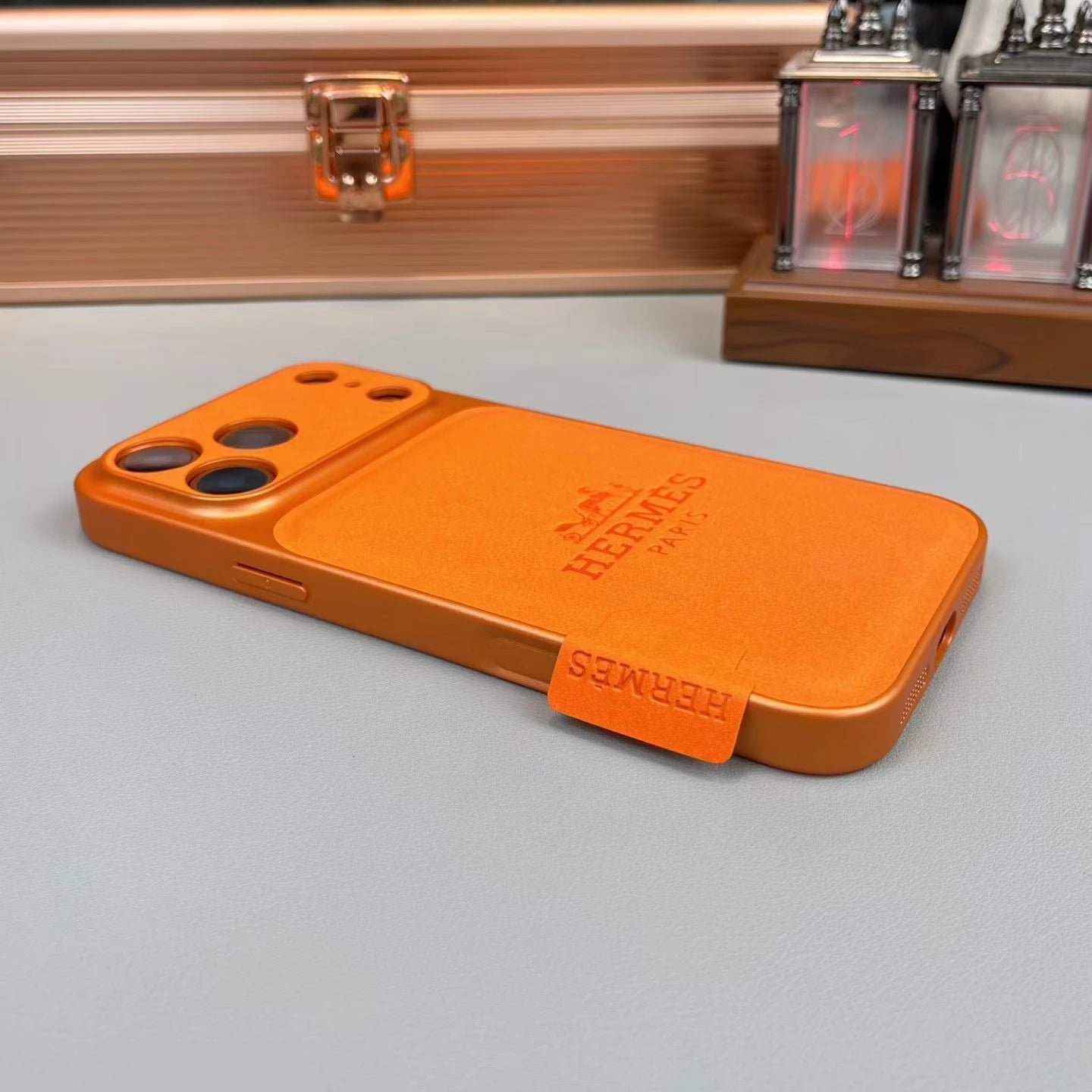 Hermès Grey Logo Embossed Leather Phone Case - Image 4