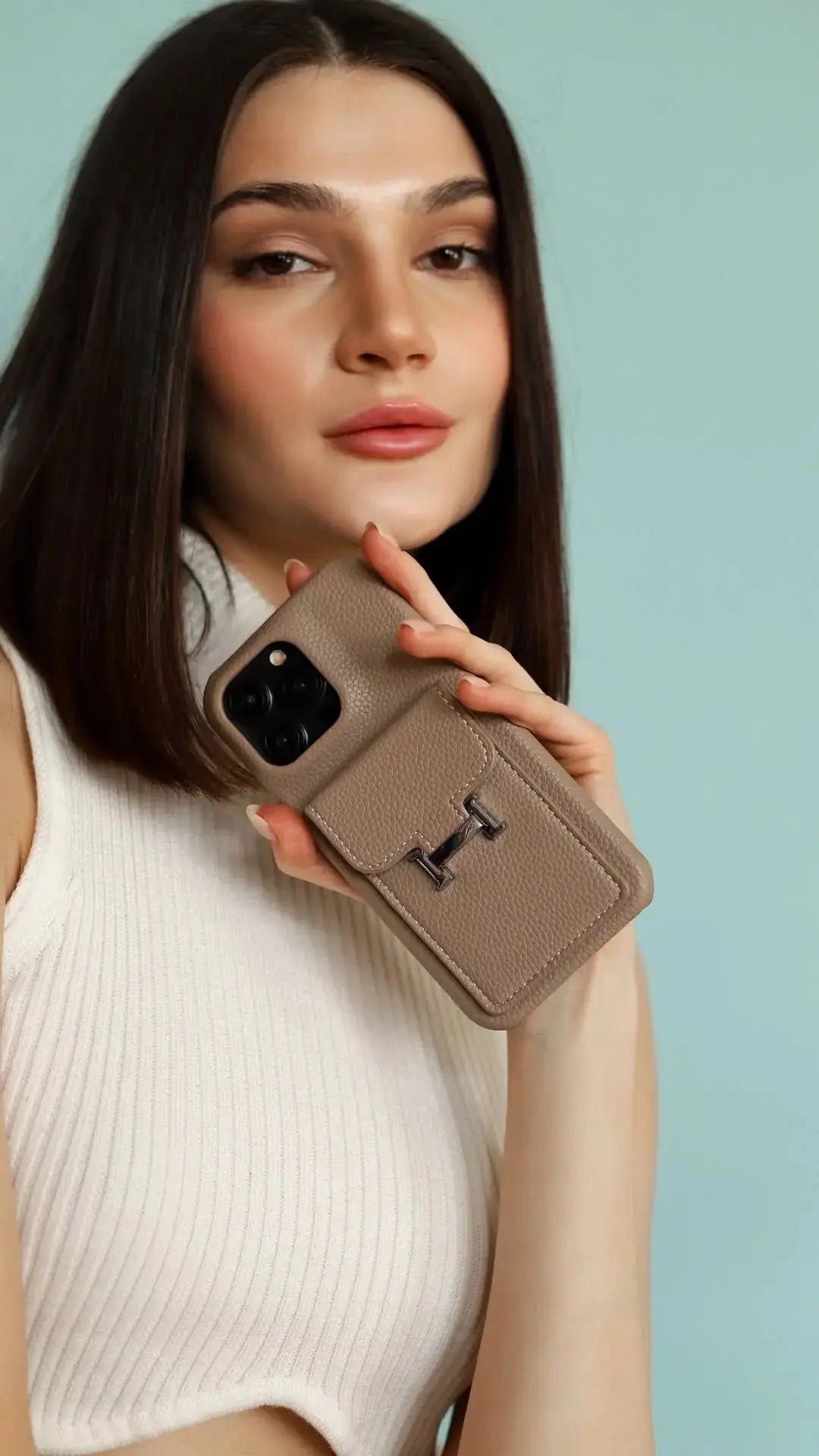 Alternative view of Le Sable Herm??s iPhone 17 Pro Max Case with Cardholder