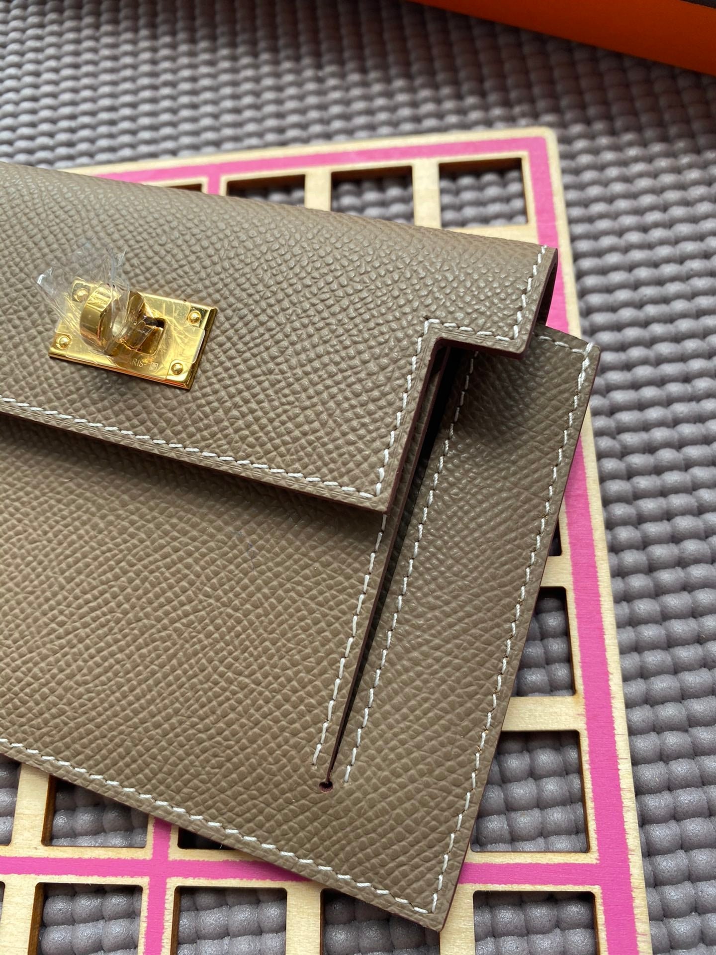 HERMES Kelly Pocket 13.5 Brown Epsom Ghw - Image 5
