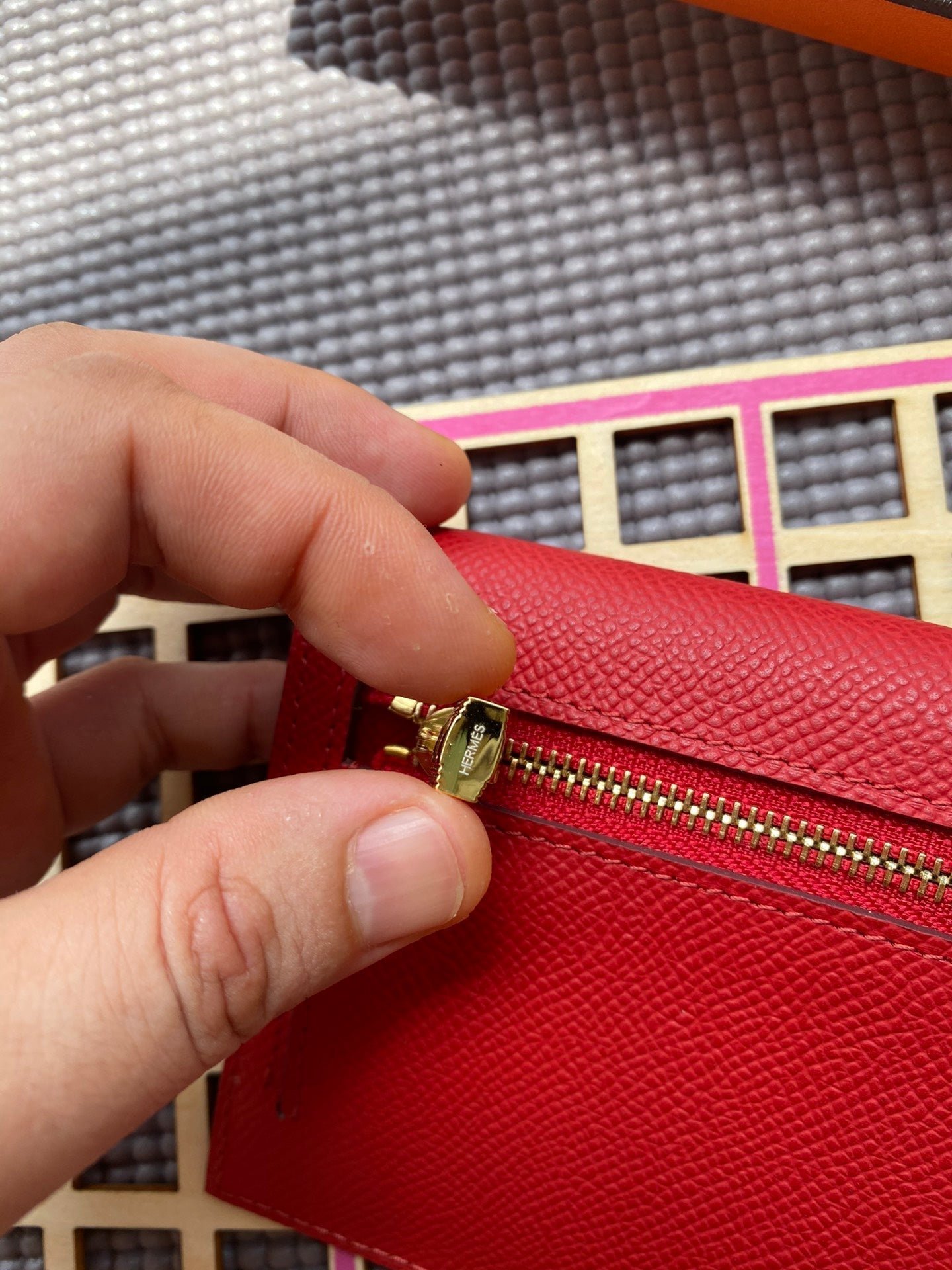 HERMES Kelly Pocket 13.5 Red Epsom Ghw - Image 7