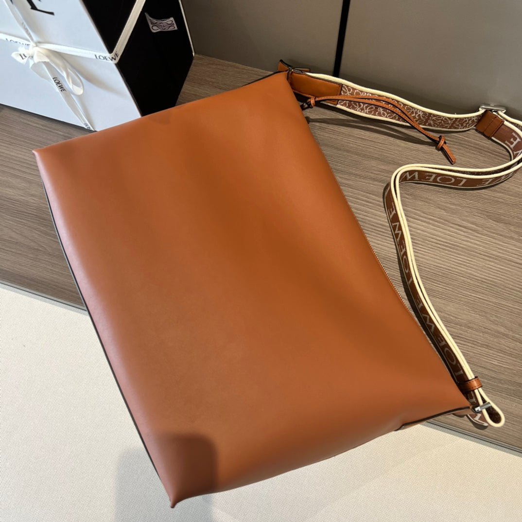 Loew Unisex Cubi Shoulder Crossbody Zipper Commuter Tote Bag Tan smooth calfskin - Image 3