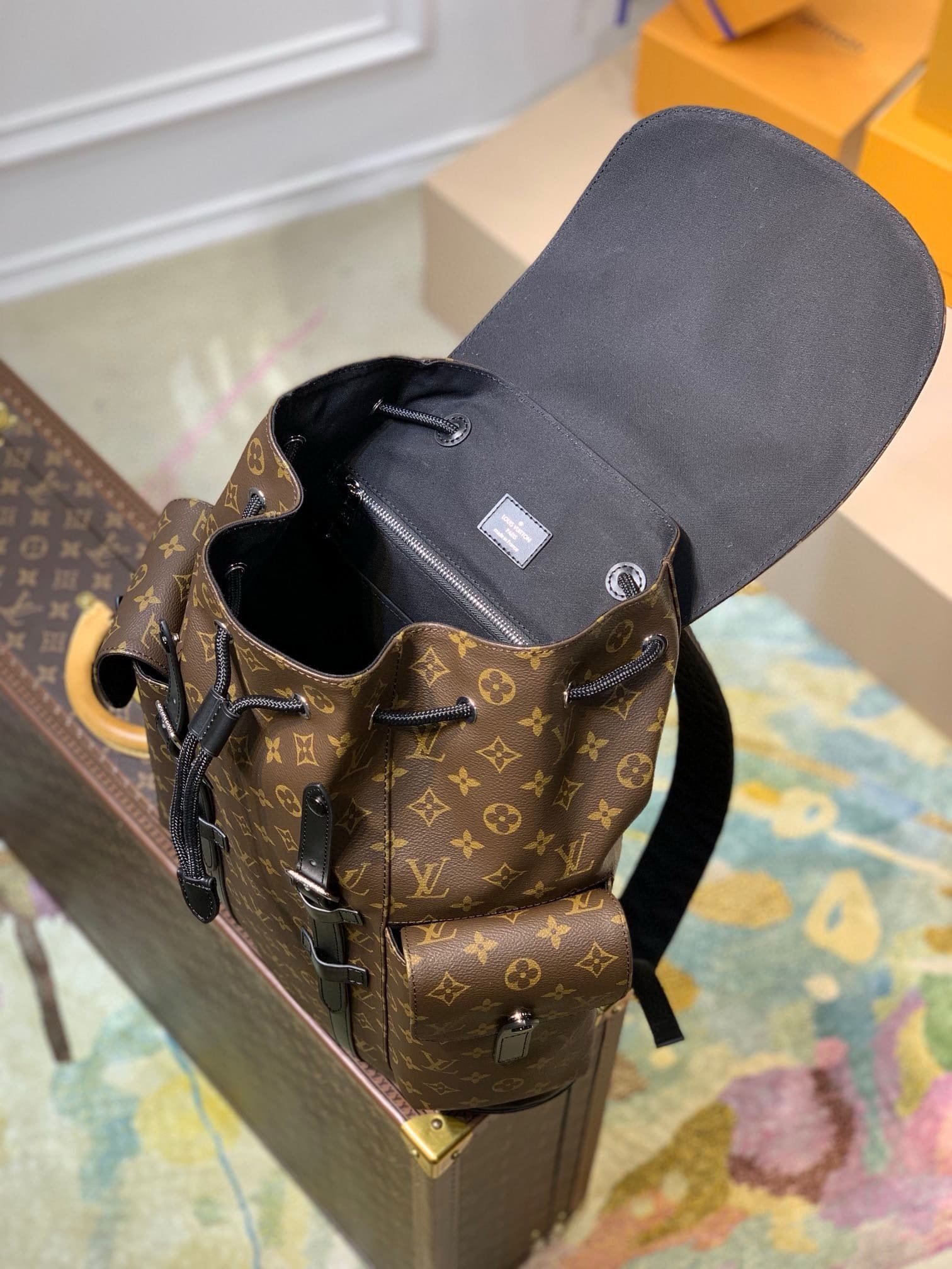 Louis Vuitton Christopher MM Classic - Image 9