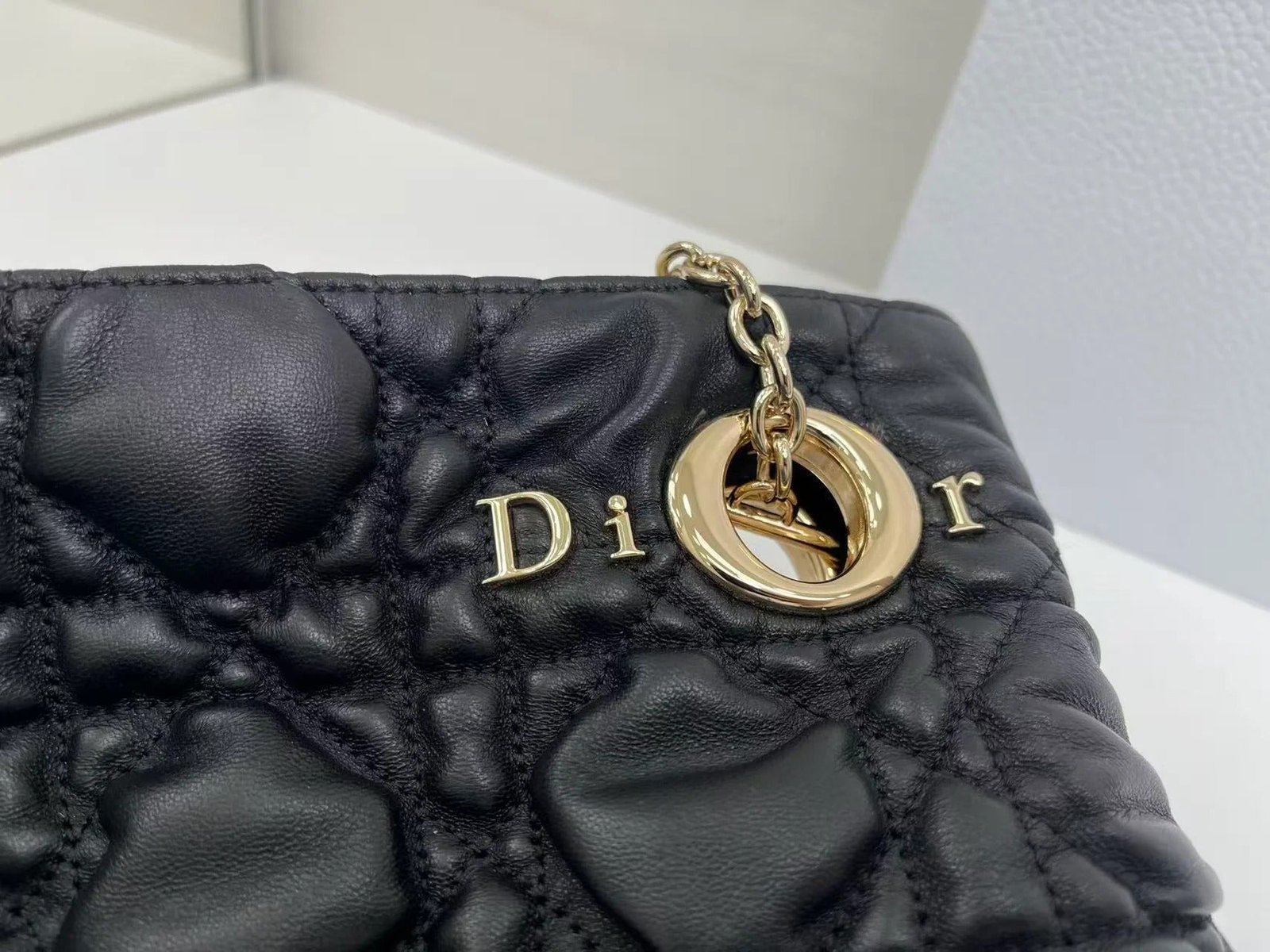 Dior Crunchy Black Quilted Calfskin Chain Bag - Image 4