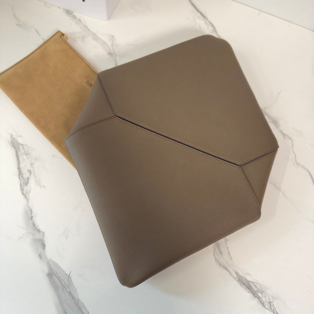 Loewe Medium Puzzle Fold Taupe Soft Grain Cow - Image 7
