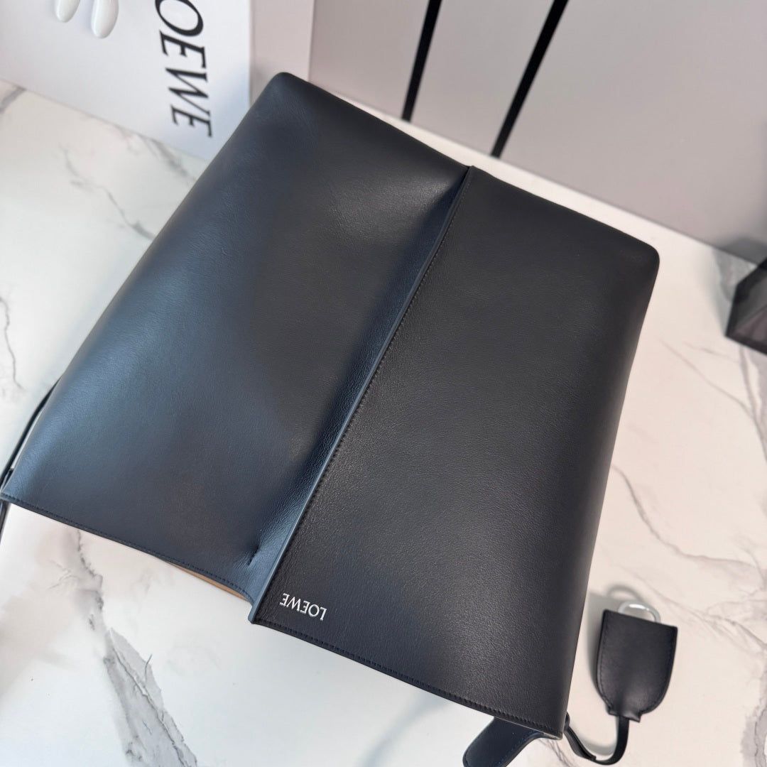 Loewe Large Bilbao Bucket Black Smooth Calfskin 289322 - Image 4