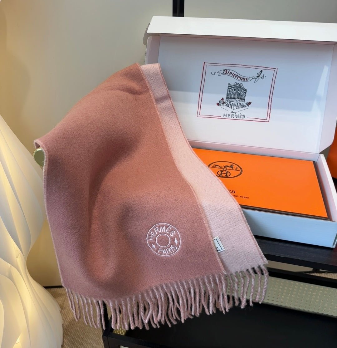 Alternative view of HERMES HERMES 25S SCARF 190 IN CASERE 854621