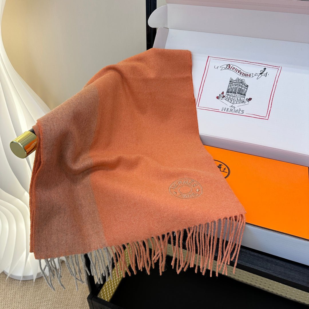 Hermès Cashmere Warm Scarf - Image 7