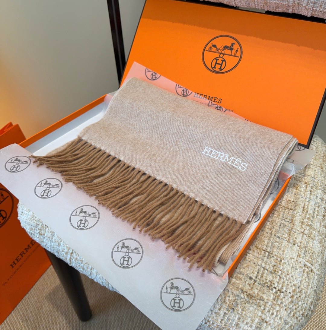 Alternative view of HERMES HERMES 25S SCARF 190 IN CASERE 987692