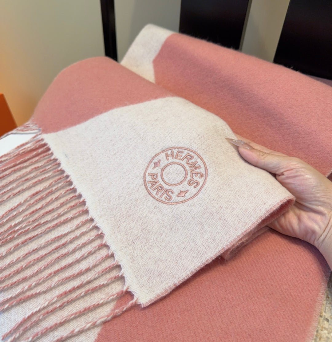 Hermès Two-Tone Cashmere Scarf - Image 4