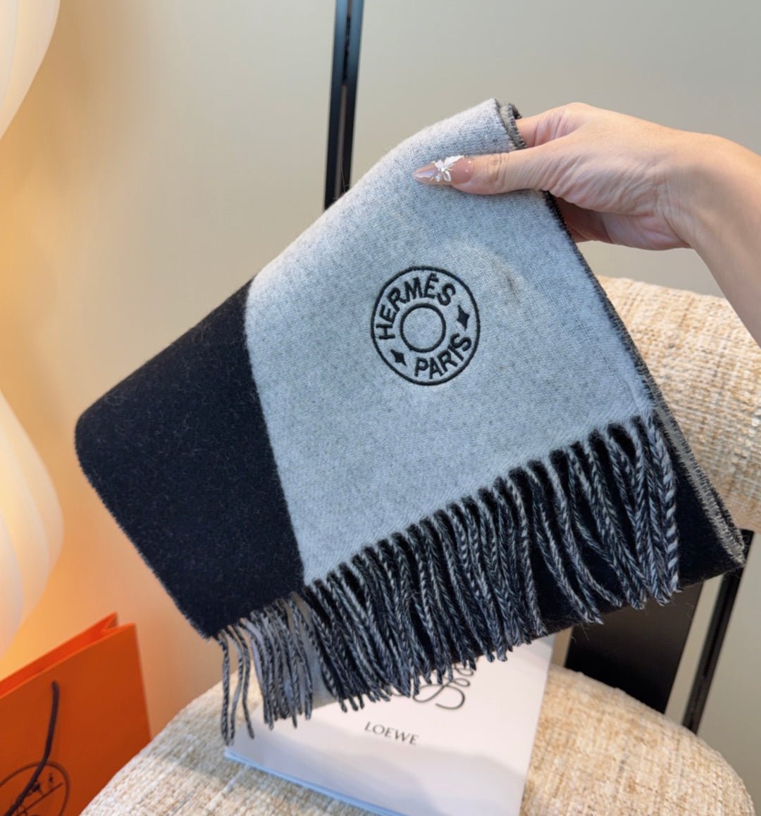 Hermès Cashmere Two-Tone Scarf - Image 6