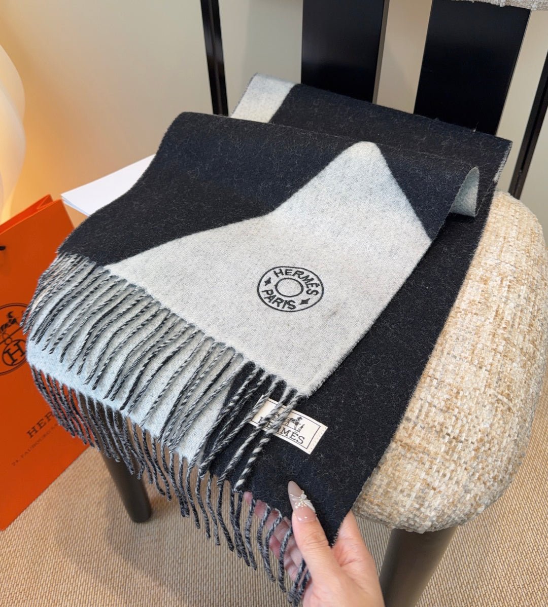 Hermès Cashmere Two-Tone Scarf - Image 7