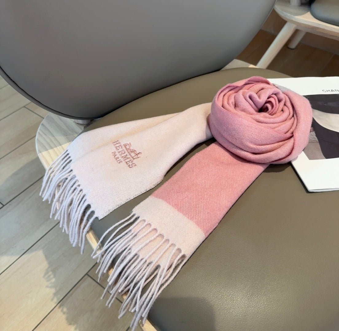 Alternative view of HERMES HERMES 25S SCARF 190 IN CASERE 991973