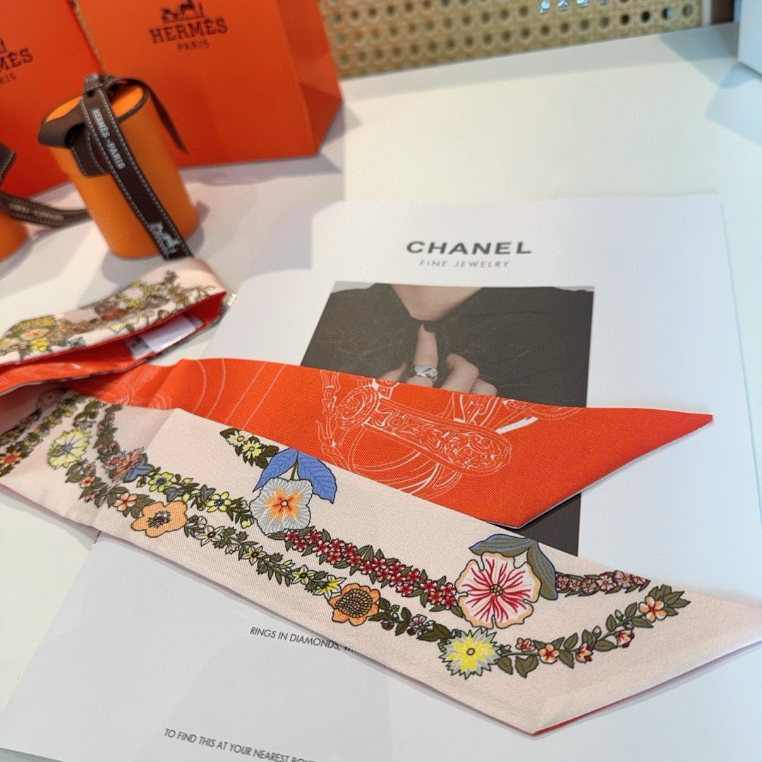 Hermès Floral Border Silk Twilly - Image 3