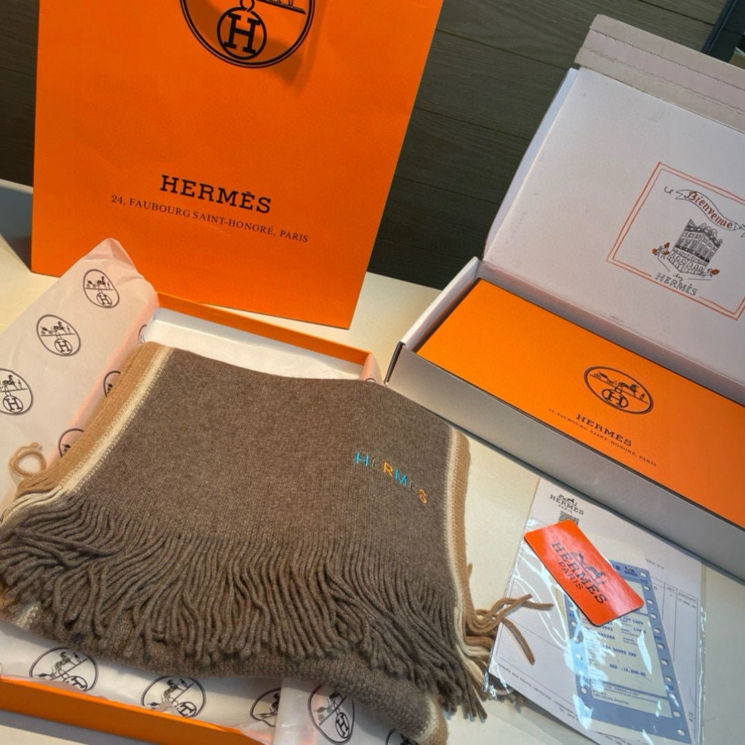 Alternative view of HERMES HERMES 25S SCARF 180 IN CASERE 989876