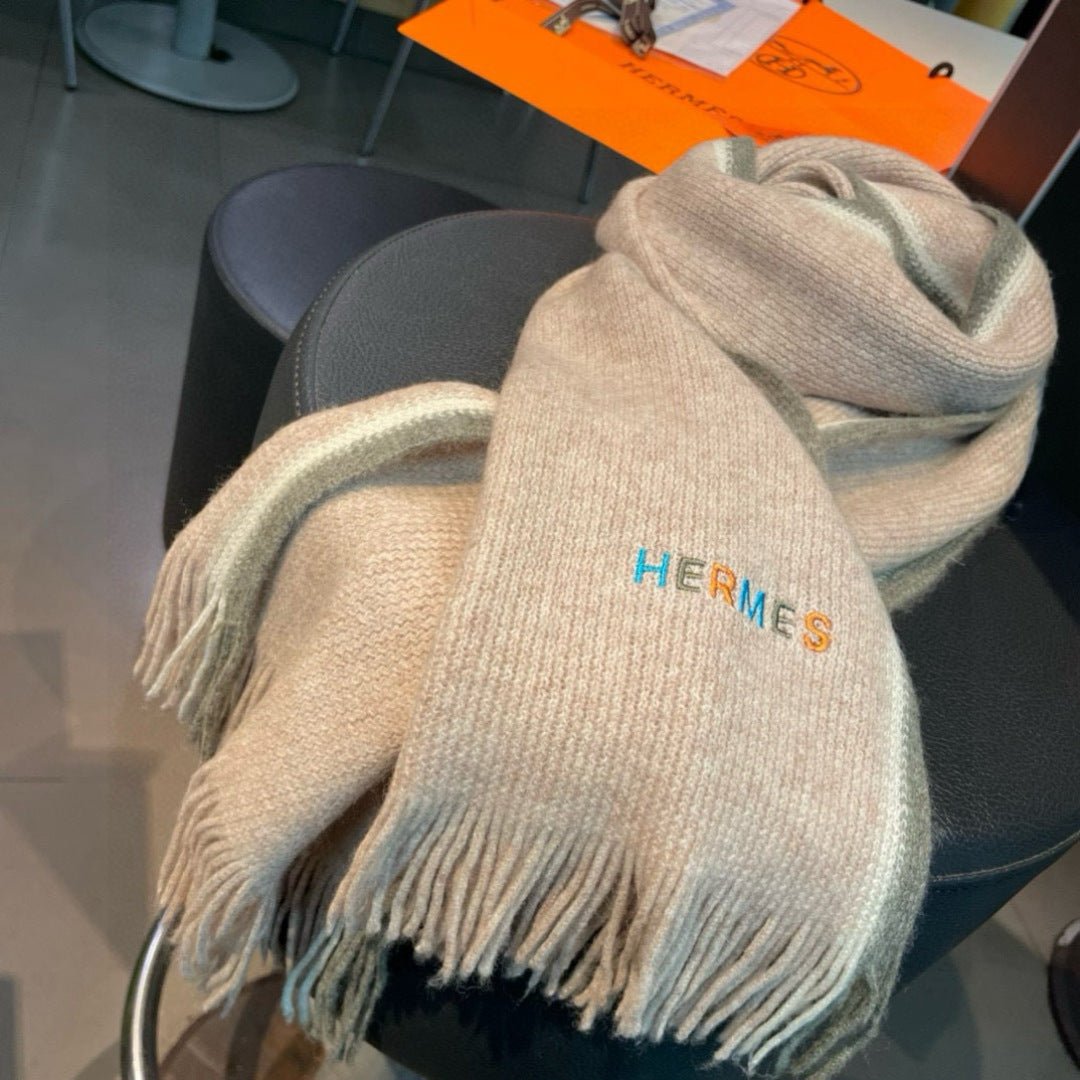 Hermès Cashmere Logo Scarf - Image 3