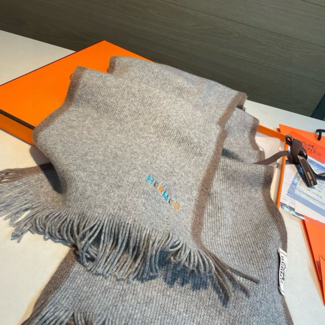 Hermès Cashmere Letter Embroidery Scarf - Image 7