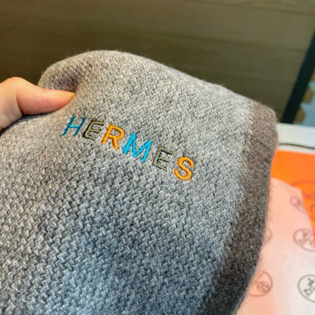 Hermès Cashmere Letter Embroidery Scarf - Image 4