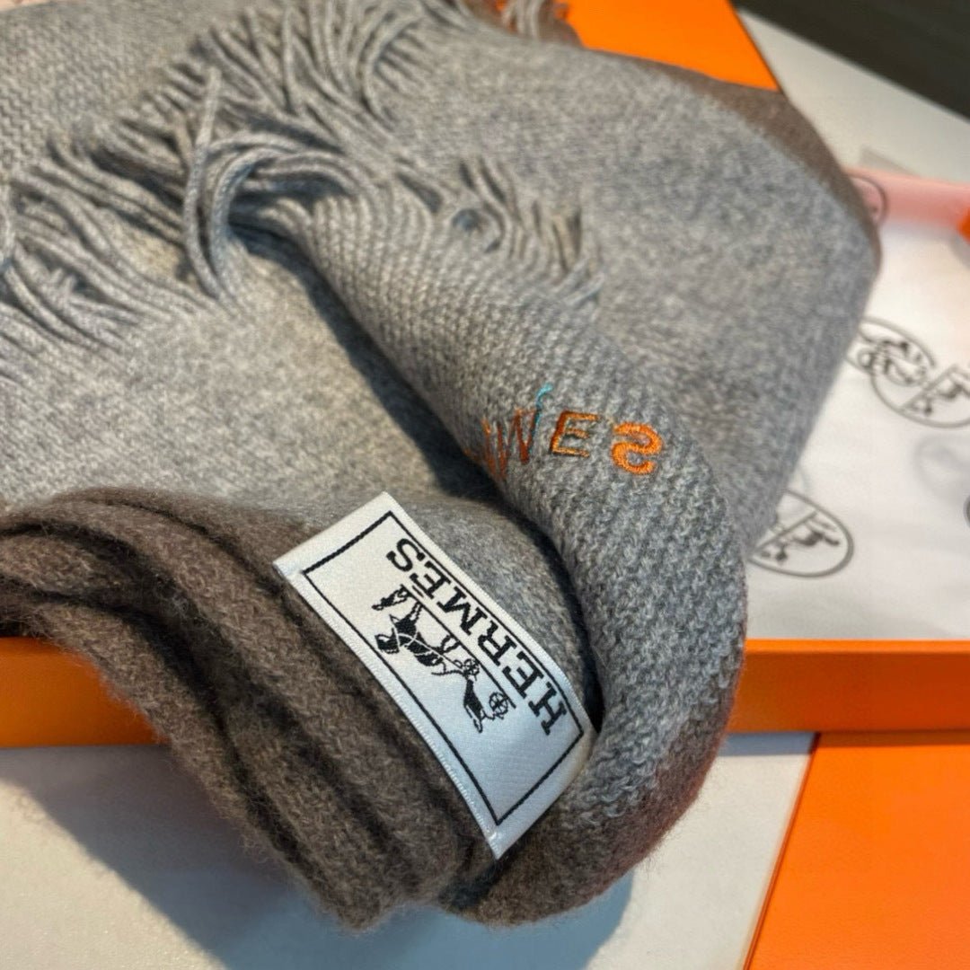 Hermès Cashmere Letter Embroidery Scarf - Image 8