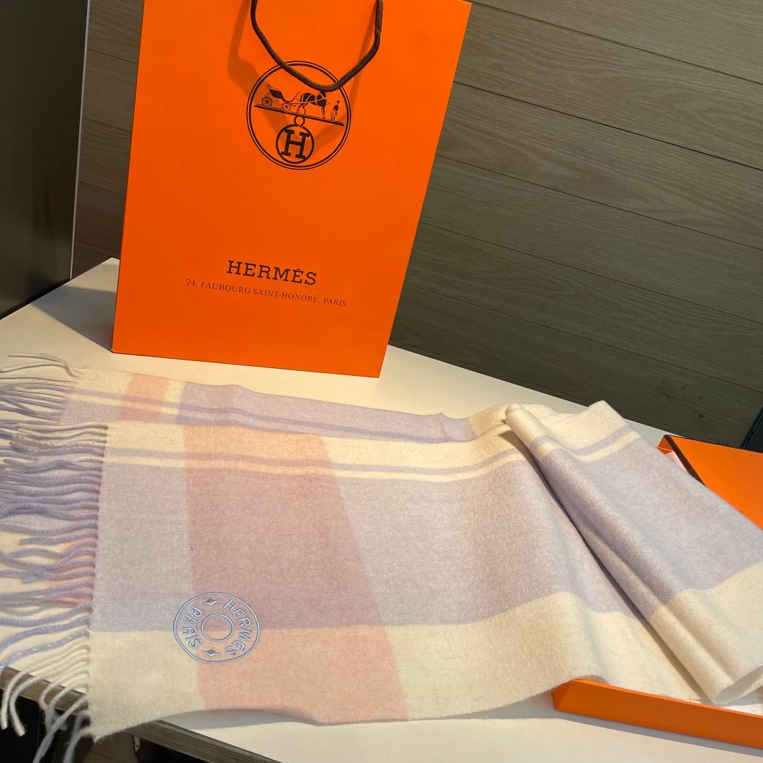 Alternative view of HERMES HERMES 25S SCARF 180 IN CASERE 989916