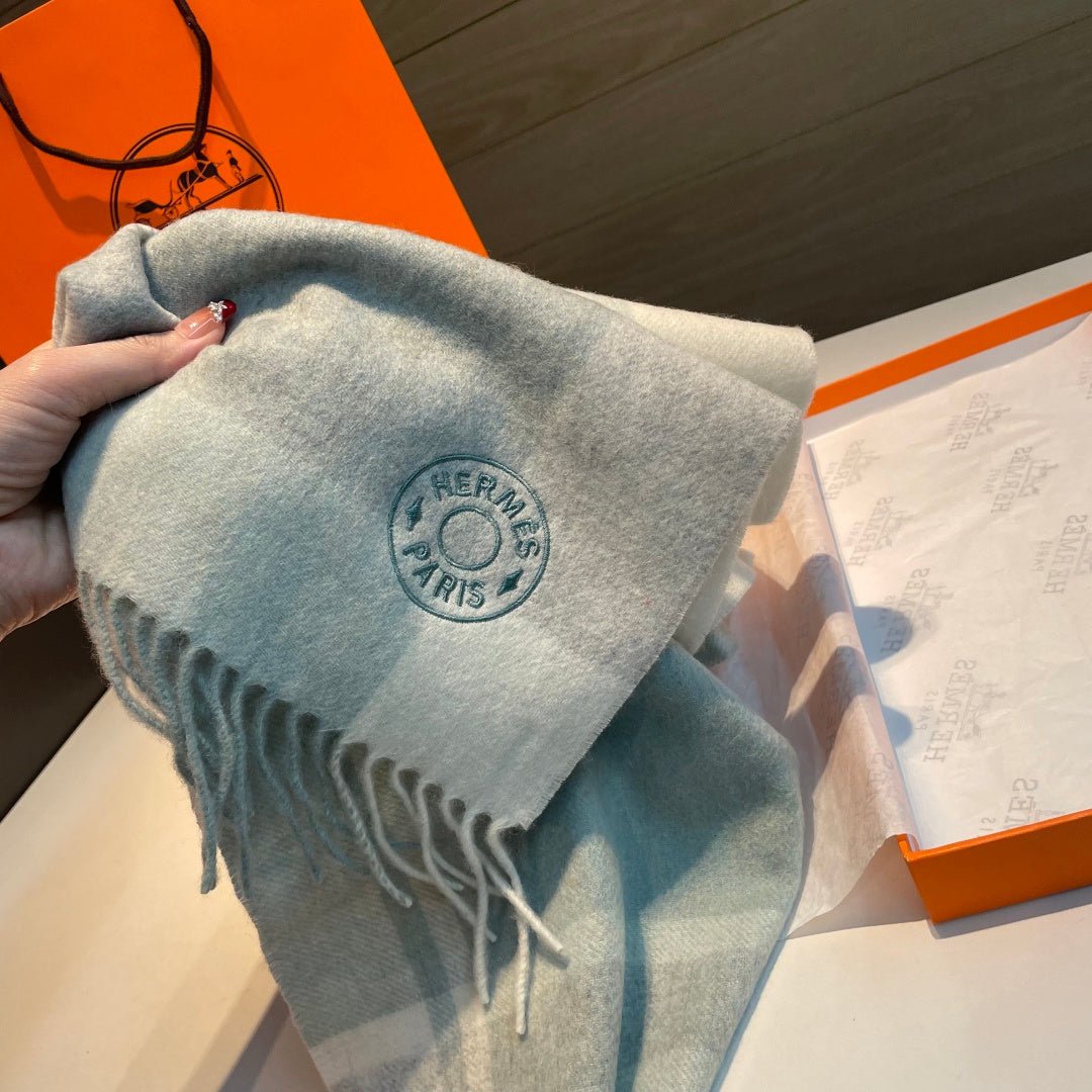 Hermès Plaid Cashmere Scarf - Image 3