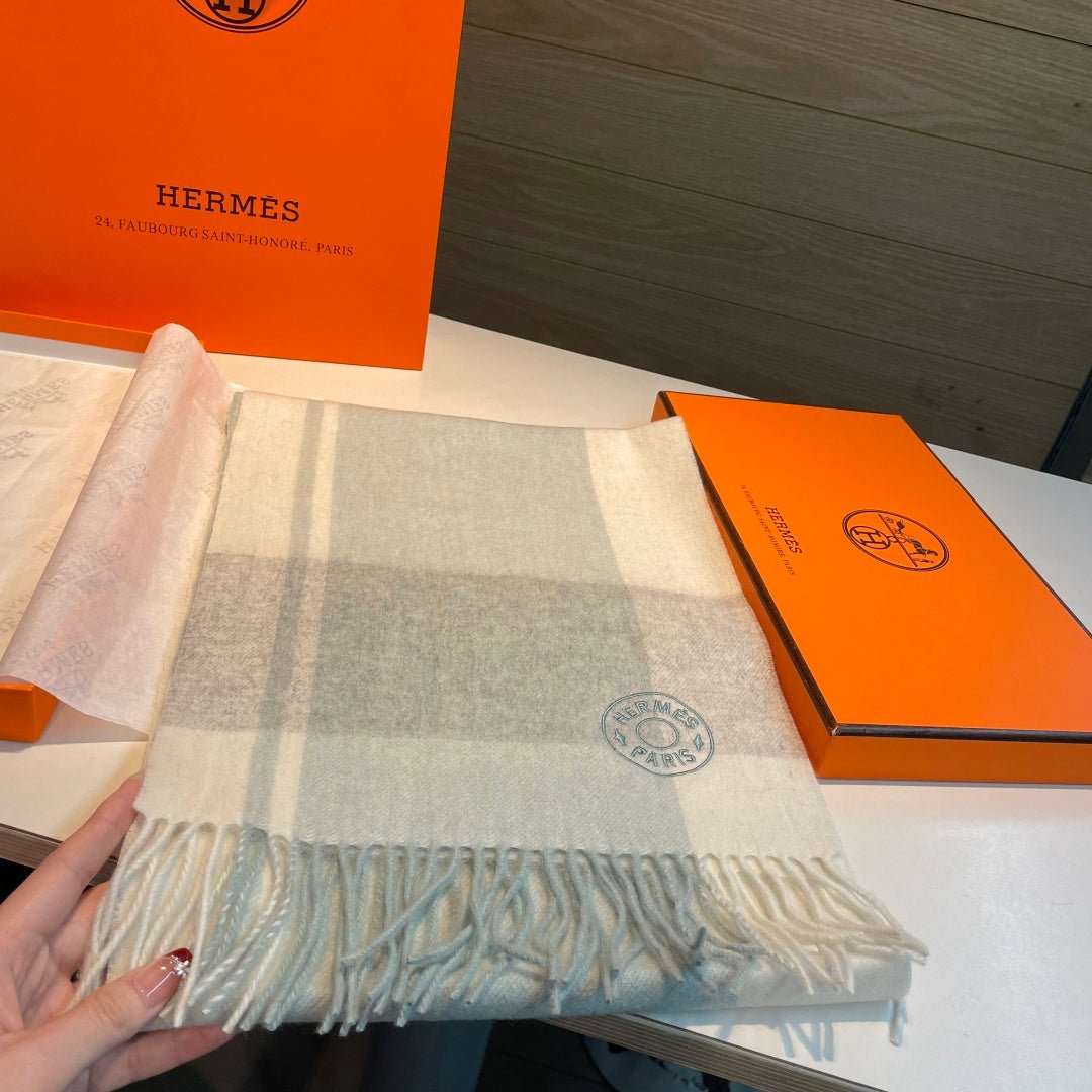 Hermès Plaid Cashmere Scarf - Image 5