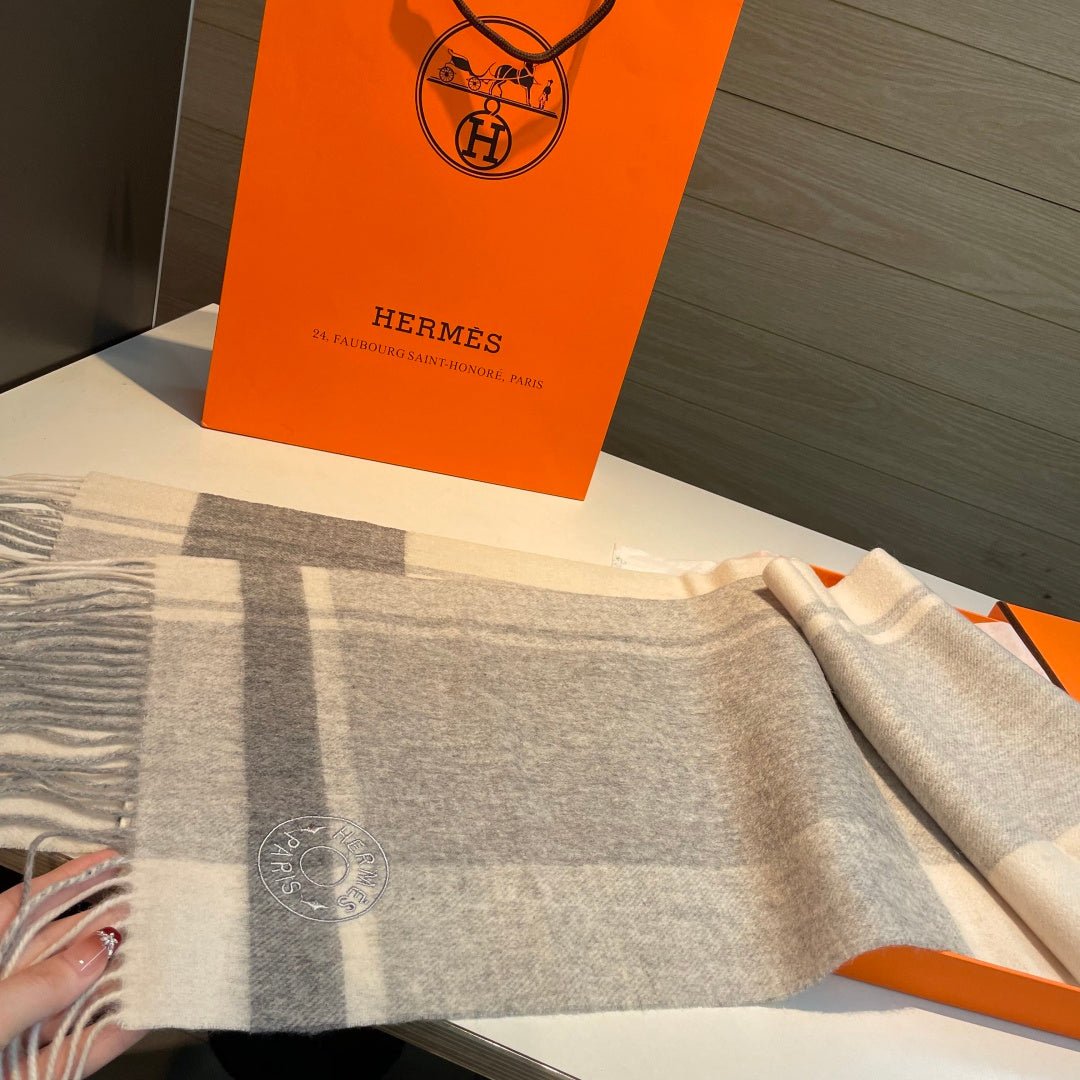 Hermès Plaid Cashmere Scarf - Image 7