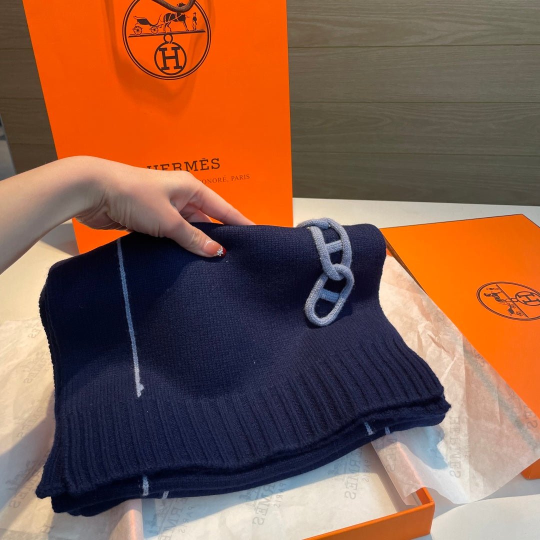 Hermès Knit Cashmere Scarf - Image 4