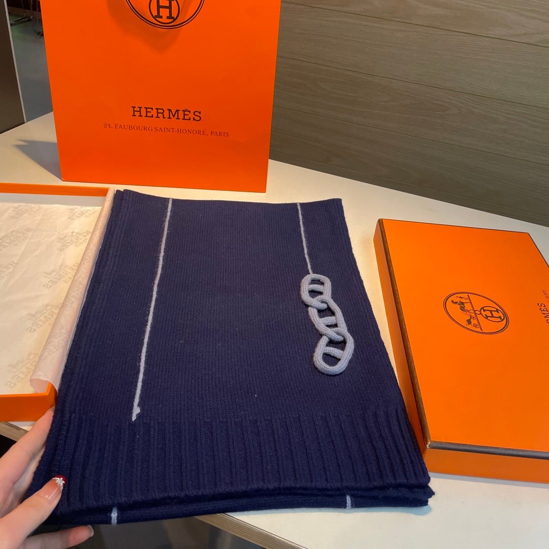 Hermès Knit Cashmere Scarf - Image 3