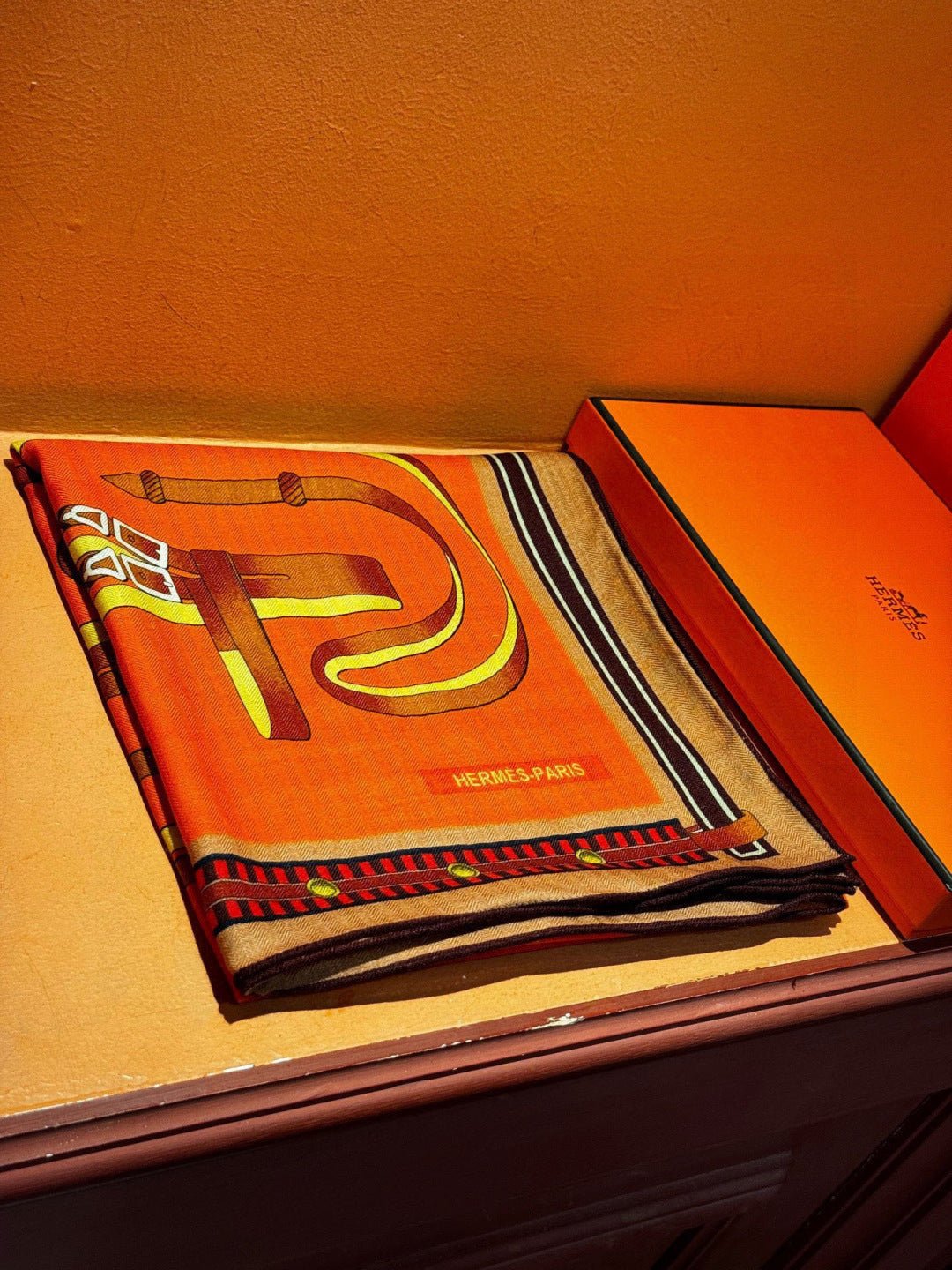 Alternative view of HERMES HERMES 25S SCARF 140 IN SILK CASERE 989482